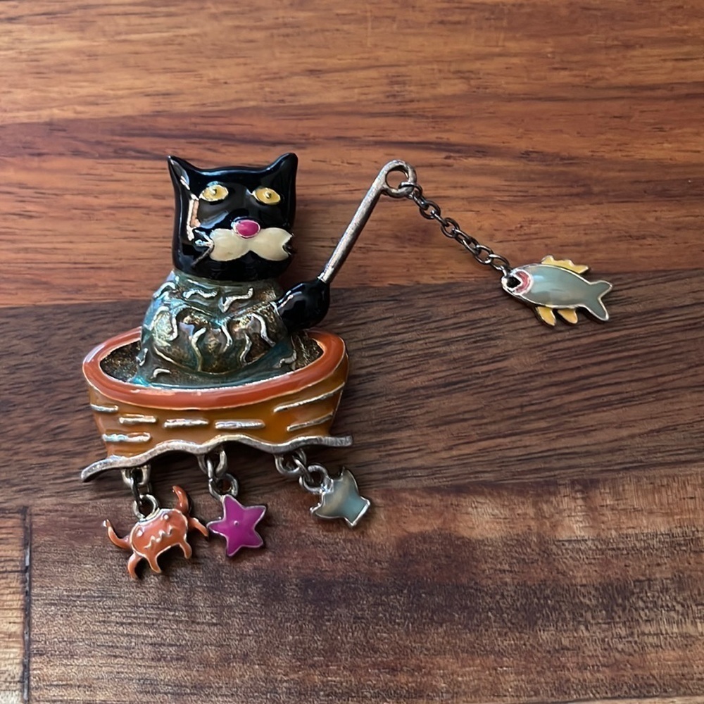 Funny Cat In Tub Fishing (metal & enamel). P